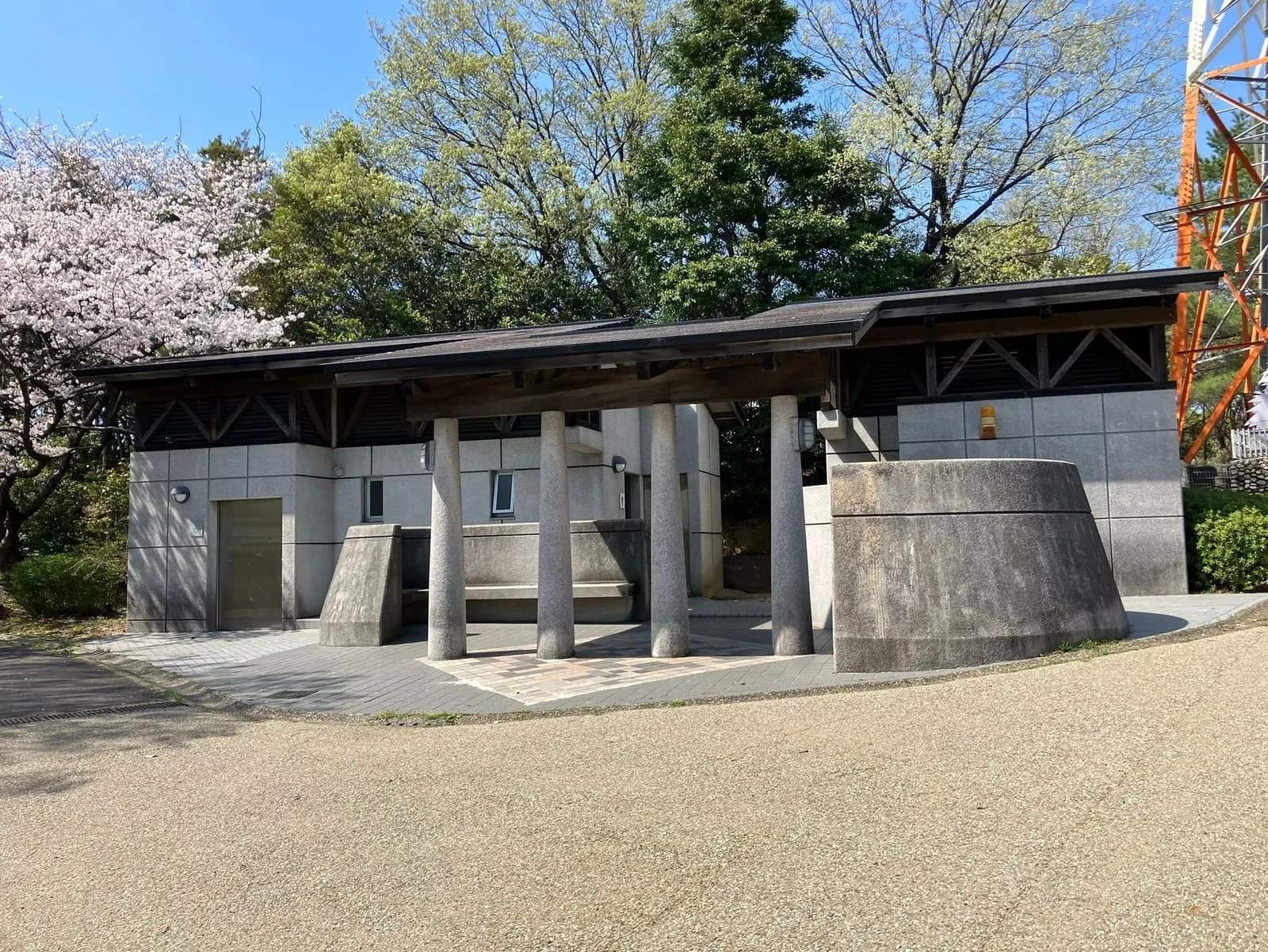 園内のトイレ