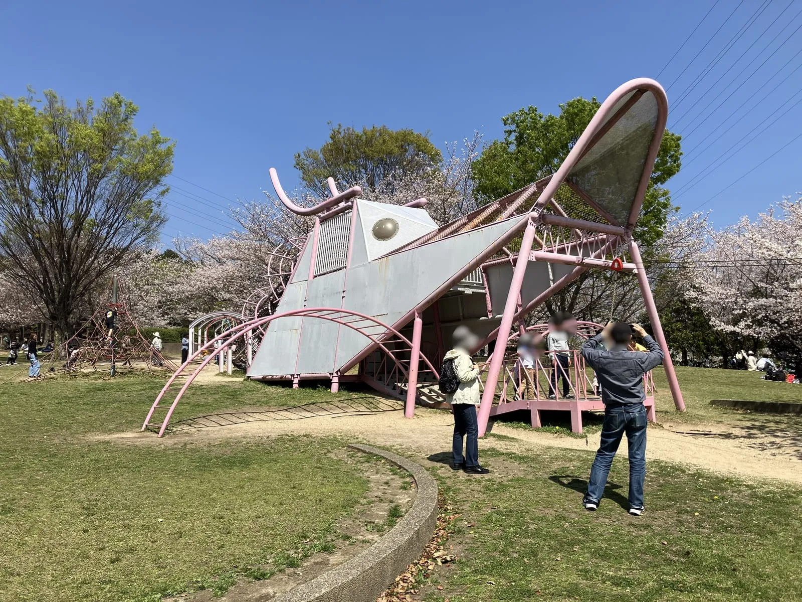 冒険遊び場の大型遊具