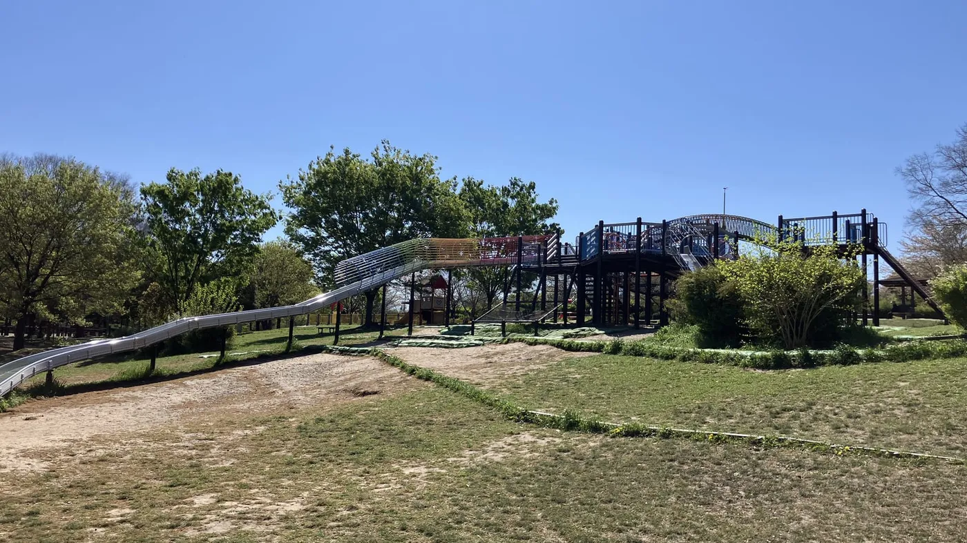 【名古屋・天白区】天白公園 完全ガイド｜巨大ローラーすべり台・芝生・無料デイキャンプ場で1日遊べる