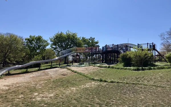 【名古屋・天白区】天白公園 完全ガイド｜巨大ローラーすべり台・芝生・無料デイキャンプ場で1日遊べる