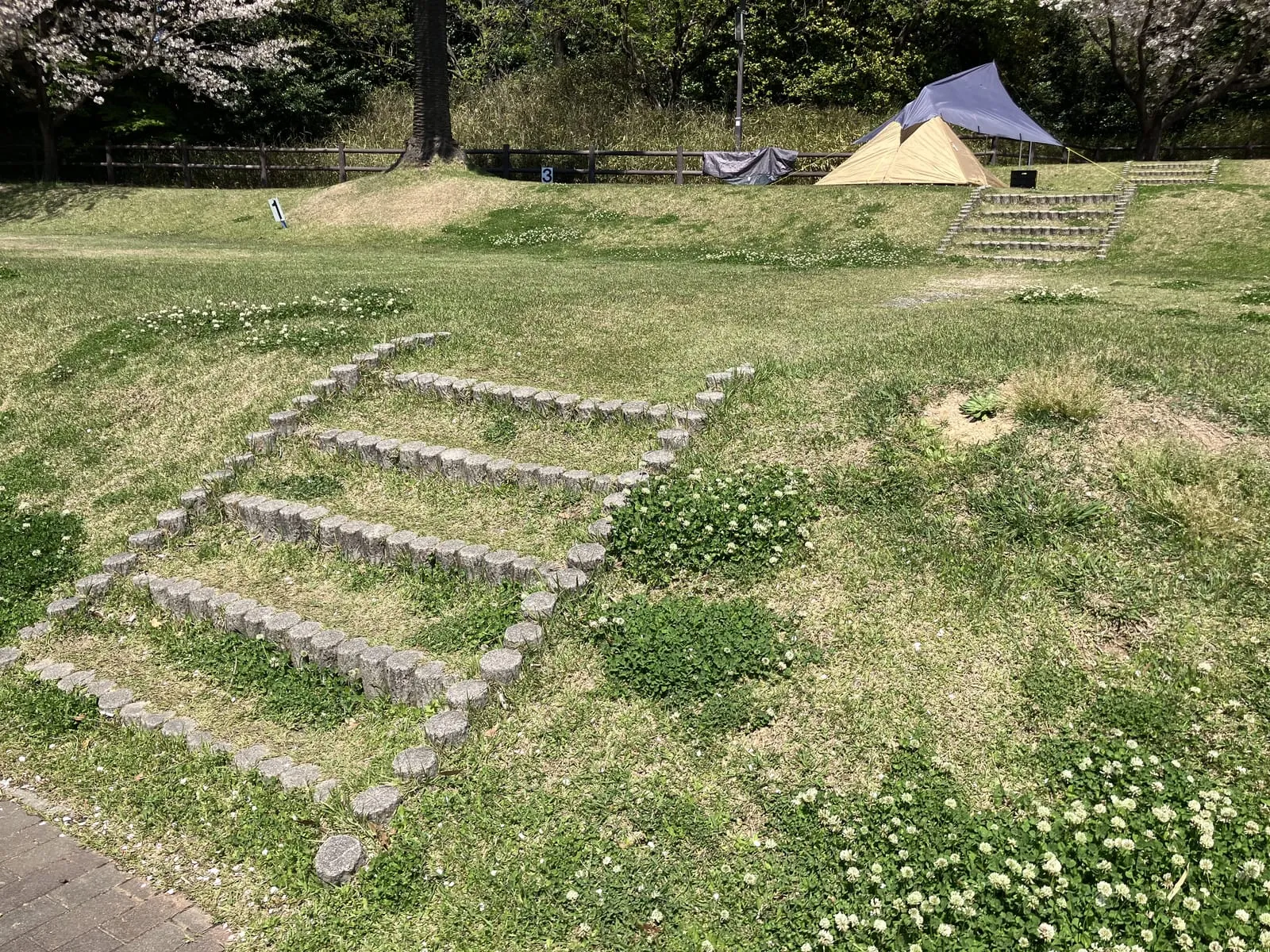 サイトまでの階段